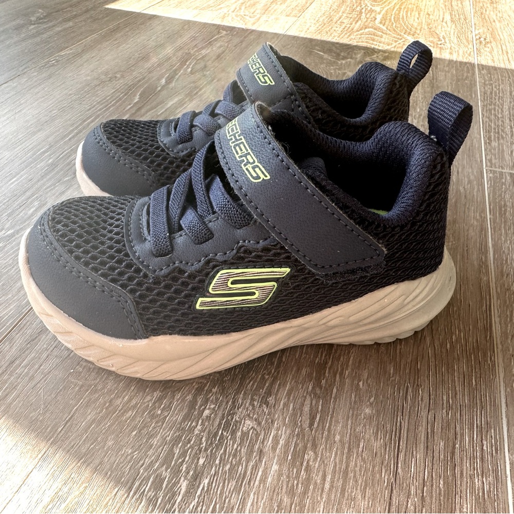 EUC Skechers Toddler size 7